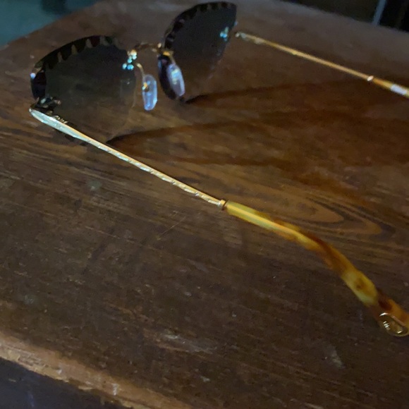 Gorgeous and Unique Chloe Sunglasses - Picture 6 of 9